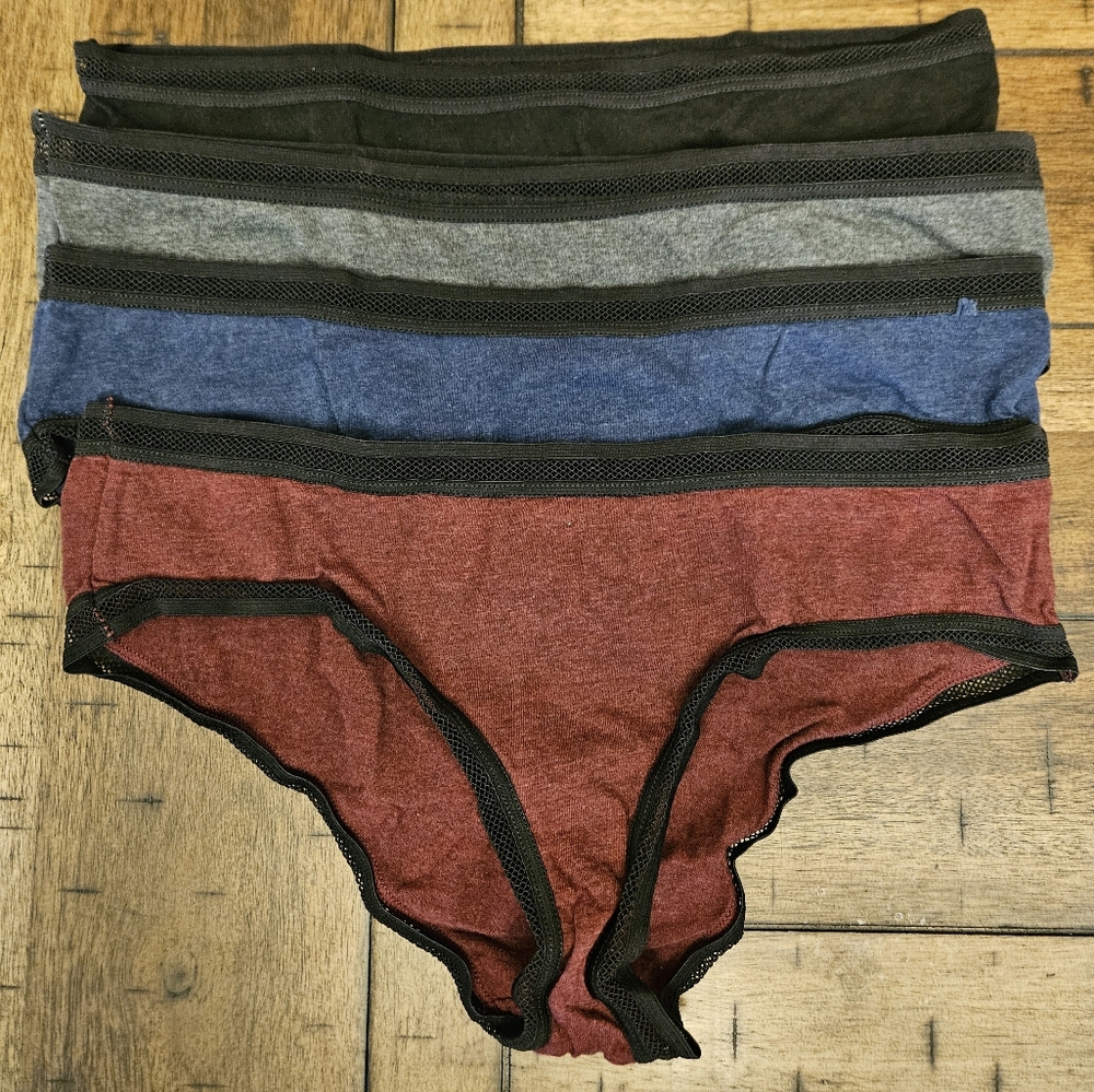 4 pair women's panties, size medium